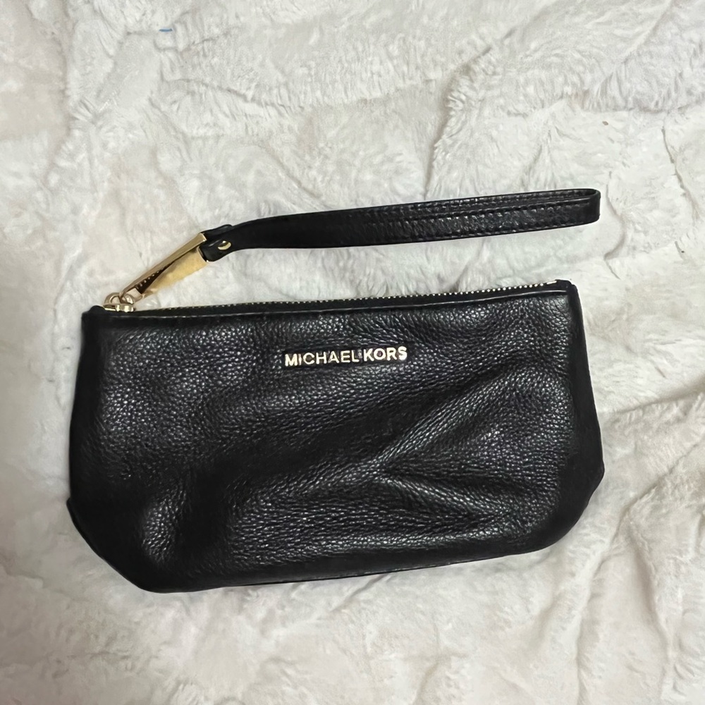 MICHAEL KORS- leather wristlet